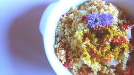 cous cous con cipollotti pomodori e curry