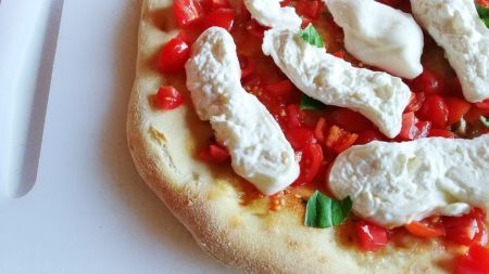 Pizza burrata e basilico