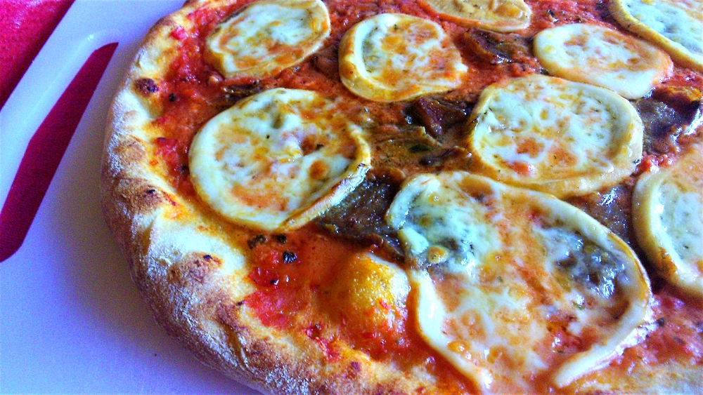 pizza provola e salame piccante